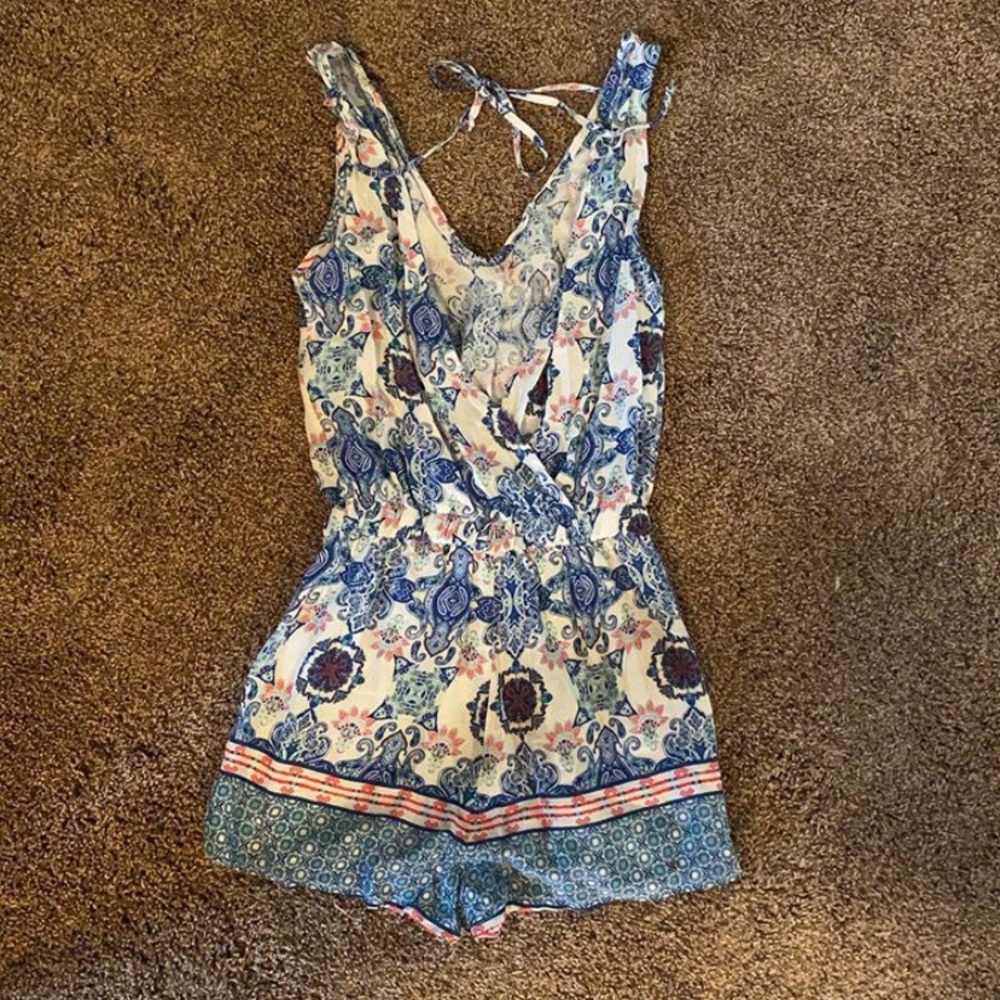 Patterned Romper - Picture 2 of 2